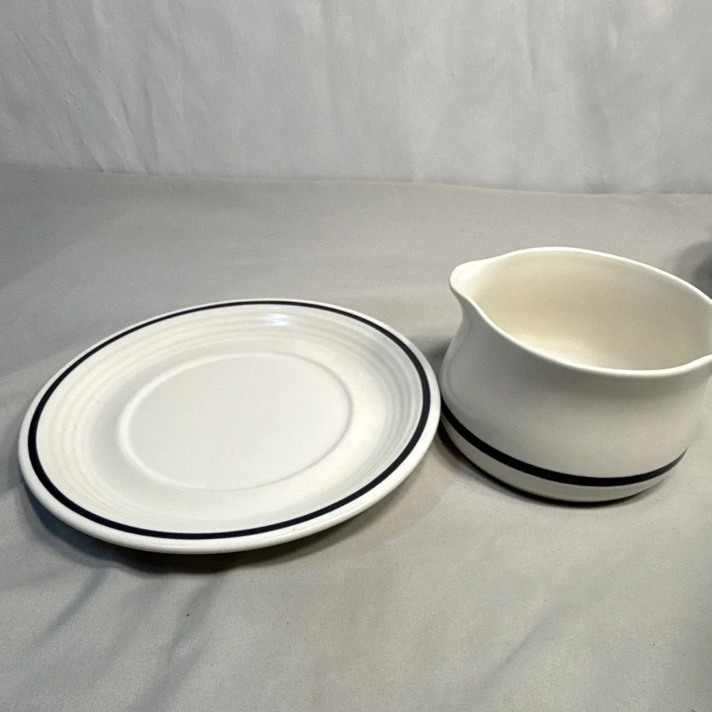 Town & Country Stoneware Gravy Boat w/ Underplate Blue Band, 20 oz 2pc